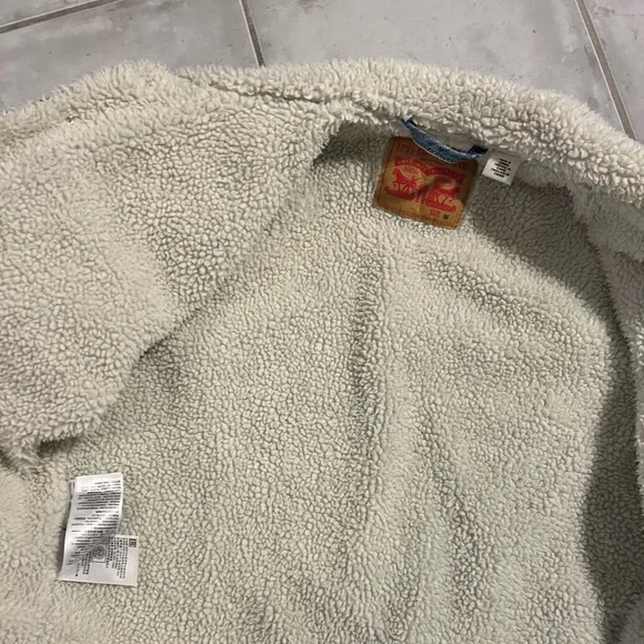 Levi’s Sherpa Trucker Distressed Wash Denim Jacket M - Picture 13 of 16